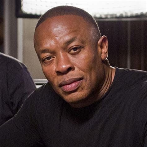  Dr. Dre. Dr. Dre 2011 m. Andre Romelle Young (g. 1965 m. vasario 18 d.), geriau žinomas kaip Dr. Dre – amerikiečių įrašų prodiuseris, reperis bei verslininkas. Kompanijų „Aftermath Entertainment“ ir „Beats Electronics“ vadovas ir įkūrėjas [1] [2]. 